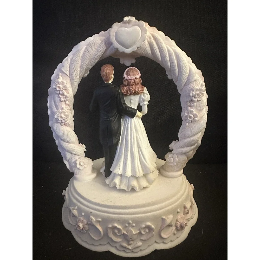 San Francisco Music Box  1992 Bride And Groom cake topper